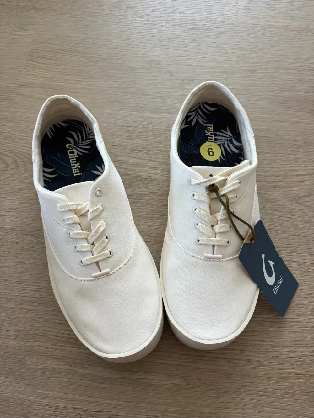 Olukai Tradewind Canvas Casual Sneakers Shoes Off White Men’s 9 NEW